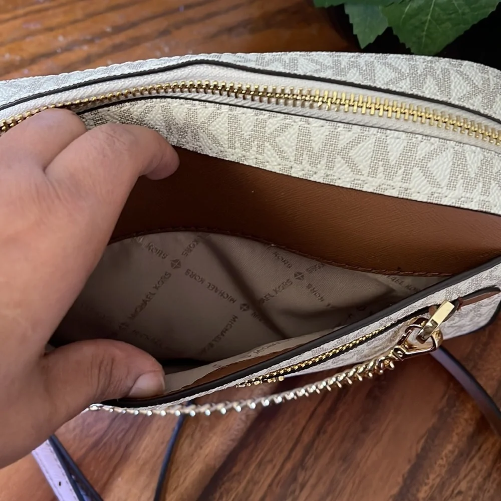 MICHAEL Kors Jet Set Large Logo Crossbody Bag